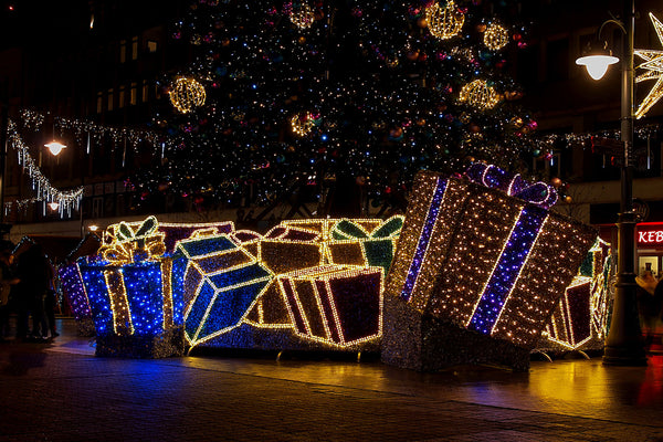 Outdoor String Lighting - A Pleasant Outdoor Yard Decor